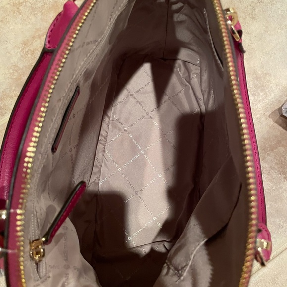 MICHAEL KORS EMMY DOME LARGE SATCHEL LEATHER SHOULDER BAG - Authentic tags shown - Picture 7 of 9